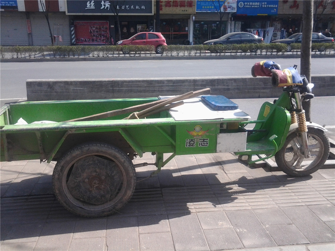 水电瓶电动三轮车